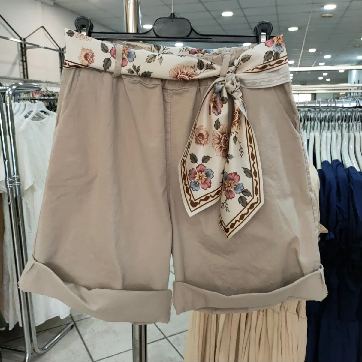 BERMUDA CON FOULARD