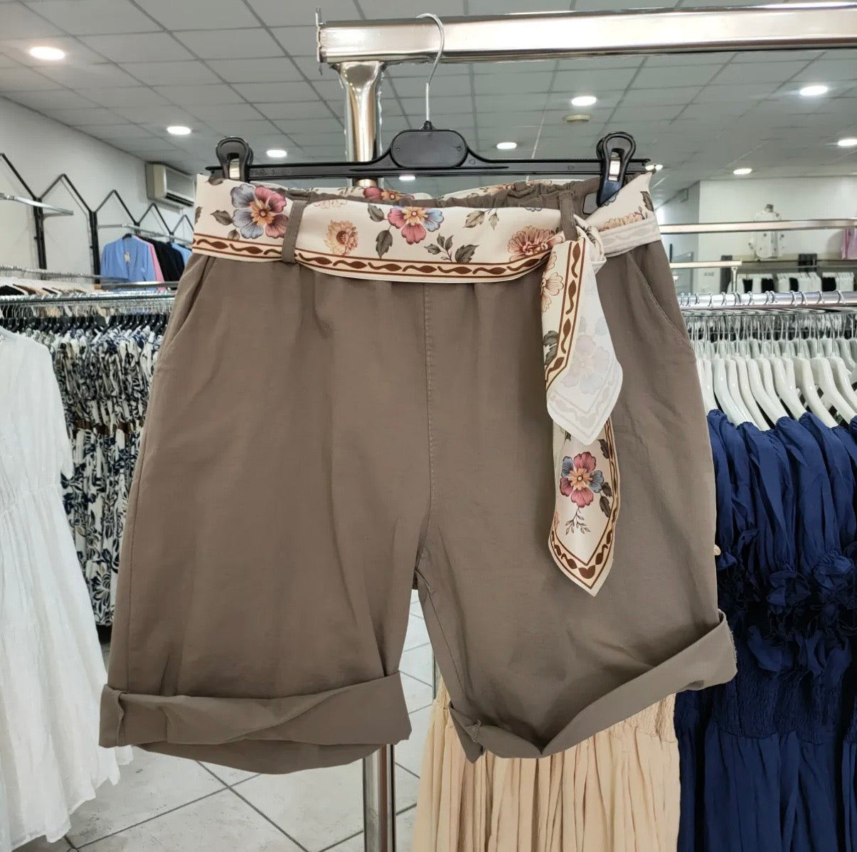 BERMUDA CON FOULARD