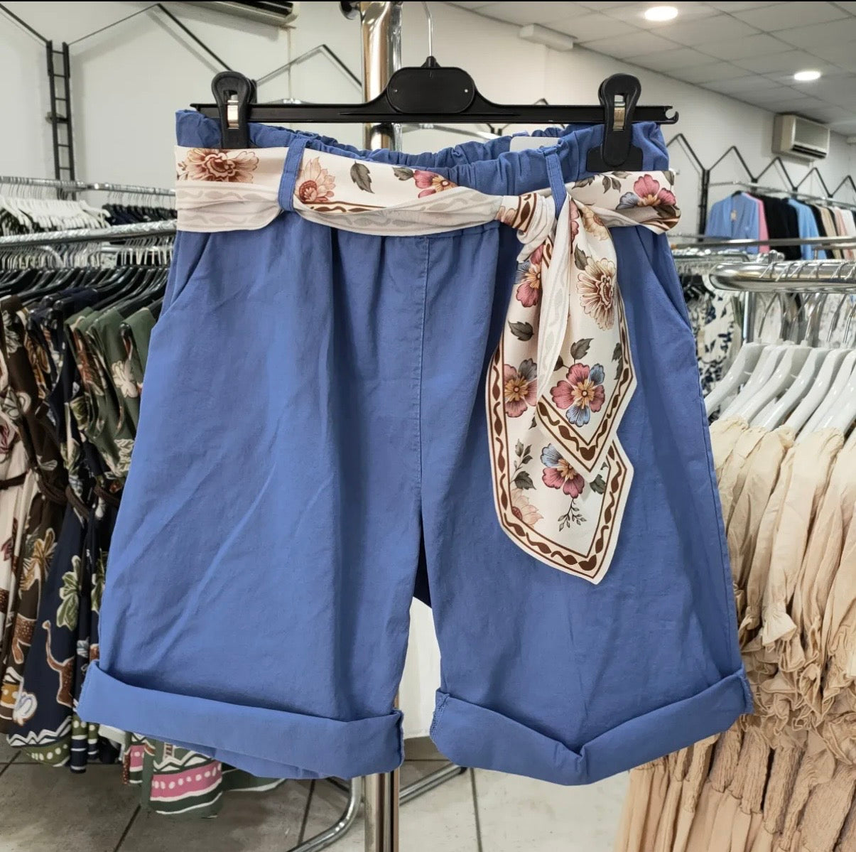 BERMUDA CON FOULARD